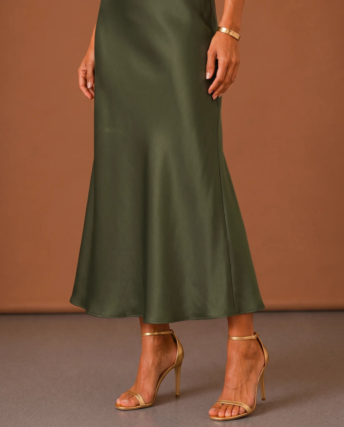 Lilian Maxi Dress for Women - Summer Dress - Green — hem detail